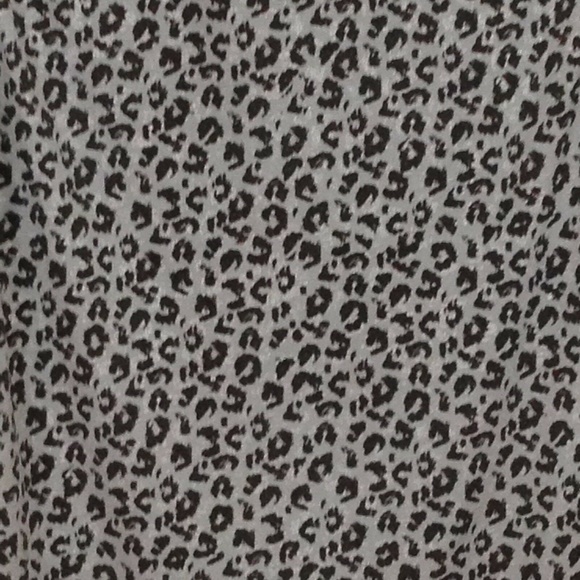 Chico's Travelers Sz. 1 Animal Print Top - M - Picture 6 of 7